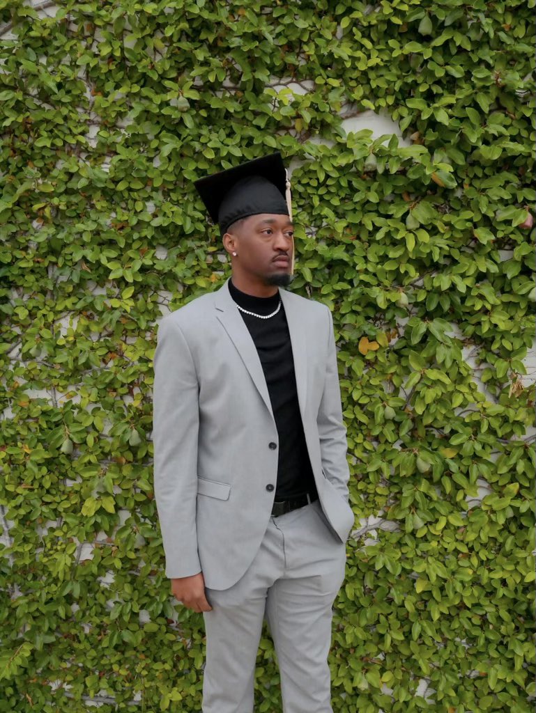 Drey_Edwards's tweet photo. Quienterious D. Edwards, M.B.A 👨🏾‍🎓🙏🏾 https://t.co/kakQMASzzZ