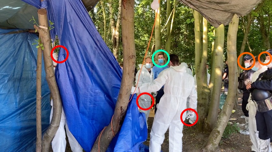 Policiers, huissier et 3 salariés avec un couteau... Cela en ferait du monde à licencier selon <a href="/GDarmanin/">Gérald DARMANIN</a>. À commencer par lui-même, responsable et donneur d'ordre de la destruction des biens des personnes exilées à la frontière franco-britannique.