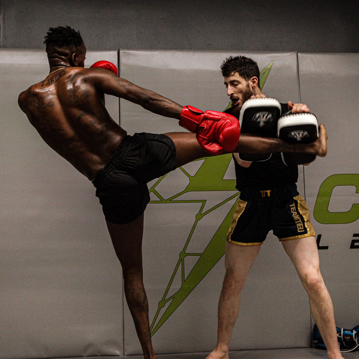 ⚡️ CHARGE UP GYM⚡️#TeamTieu are now in North! #London! At @charge_up_gym 💪👊 151-153 Charlotte Ct, East Barnet Rd EN4 8QZ 📍 Get booked in!!
#️⃣ 
#teamtieuofficial #teamtieu #teamtieufighter #muaythai #kickboxing #boxing #training #fighter #combatsports #fitness #gym