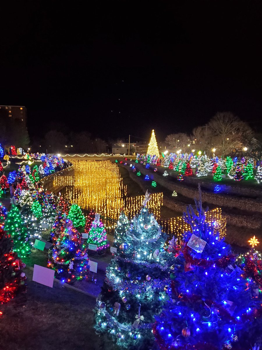 Comstock Park Christmas walk! So many trees to put you in the spirit 
<a href="/ABCWorldNews/">World News Tonight</a> <a href="/DavidMuir/">David Muir</a> <a href="/3_325thAirborne/">Dan Thomas</a> <a href="/PureMichigan/">Pure Michigan</a>