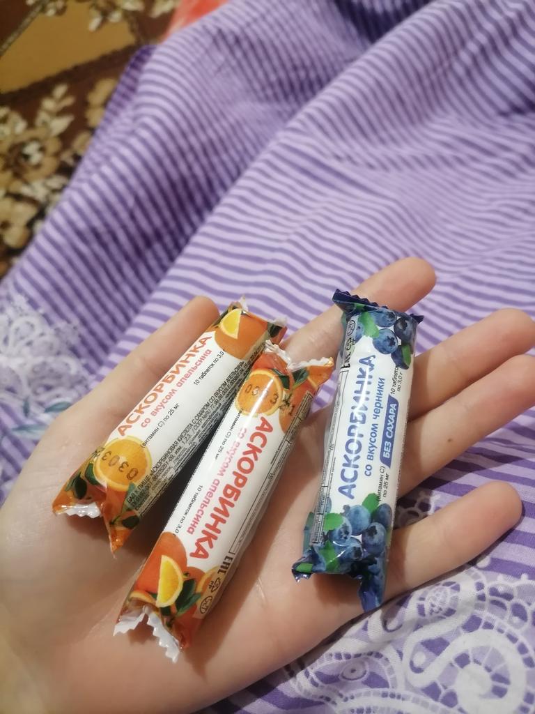 Куратор передал аскорбинки через соседку по комнате🥺
"Чтобы не болела"