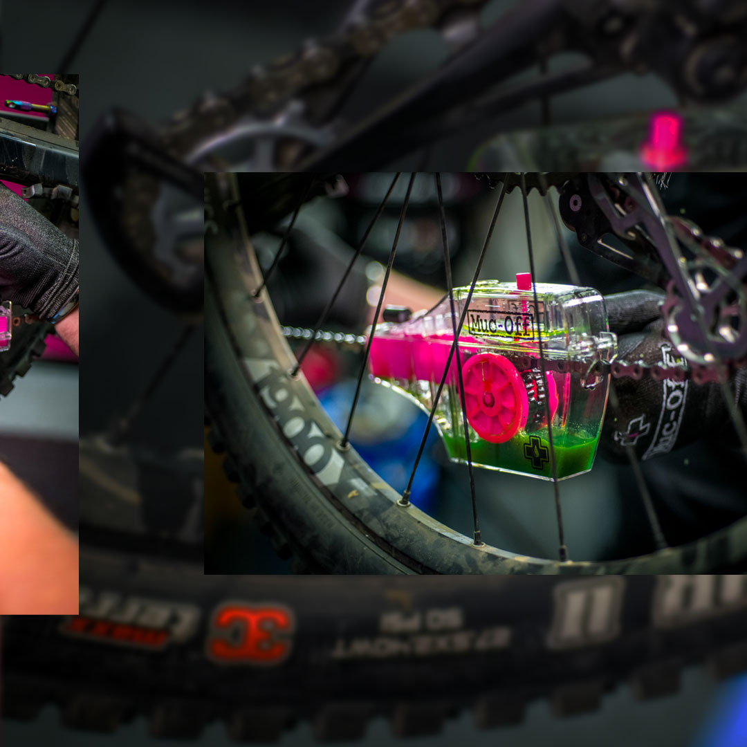 muc_off's tweet photo. A Lean Mean Chain Cleaning Machine.
Your crud- covered chain is no match for the epic power of the X-3 Dirty Chain Cleaner Machine. Transform it quicker than Optimus Prime.
#Mucoff #MTB #Cycling #Chain #Cleanchain #MTBdaily #Optimusprime #Transformers #Green https://t.co/CeY0dD3Ovq