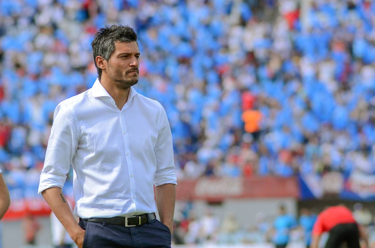 Joaquinlares_'s tweet photo. Este hombre a donde fue firmó una cláusula de salida solo si lo llamaba Nacional. Nada eso, sigan con su día. https://t.co/WJmdDUkETH