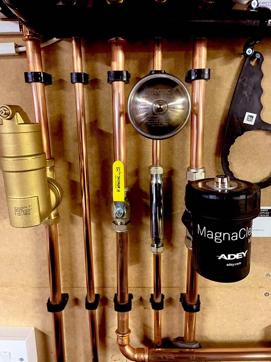 @AndrewGoldson Goldiefather tweet media