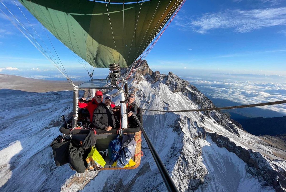 Vegasballoons's tweet photo. 🎈Let fear go and let adventure guide you. 2️⃣0️⃣2️⃣2️⃣ is just around the corner ~ bring more adventure into your life! Book with @VegasBalloonRides today! https://t.co/KvTr6F7wS1