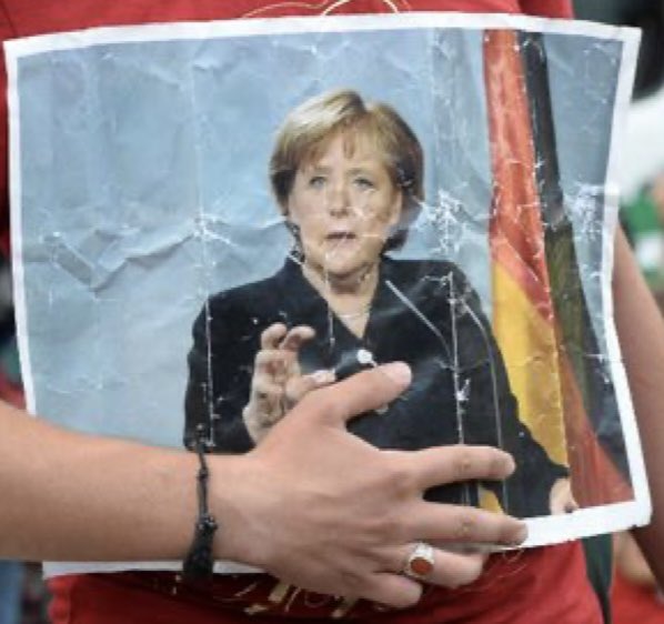 Hoy termina una ERA para el mundo.
Alemania tuvo el privilegio de ser conducida por una gran líder.
Hasta siempre, mujer admirable!
Serviste a tu pueblo aportando tus mejores atributos.
Si hubo en la historia un Hitler, tu tarea acarició la historia.