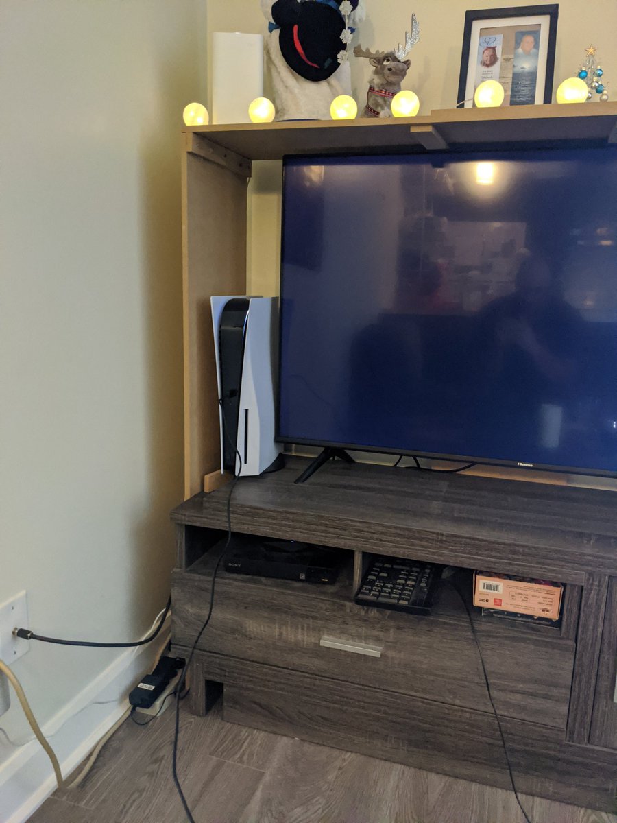 Reubeus's tweet photo. @Lbabinz Thx so much for ur time giving us update on ps5 i got mine this morning https://t.co/ZMYX4QaEV7