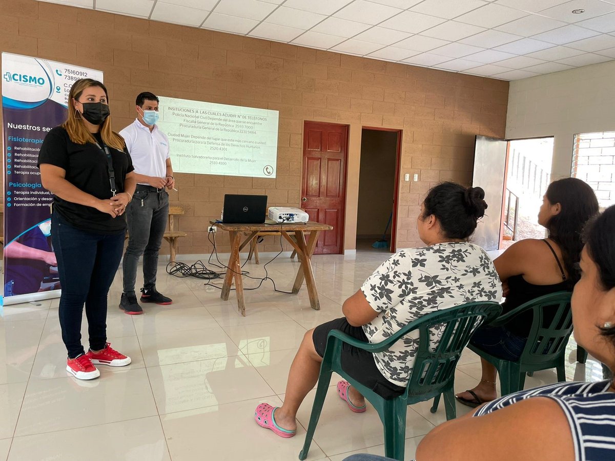 CesarGodoyNi's tweet photo. La Unidad Municipal de la Mujer en coordinación con @CISMOSV1  se trasladaron hasta la Lotificación Villas de Zaragoza, en donde se realizó una capacitación sobre tipos de violencia hacia la mujer. 
Esto con el fin de atender, prevenir y erradicar la violencia hacia las mujeres. https://t.co/pzyMuzlnSg