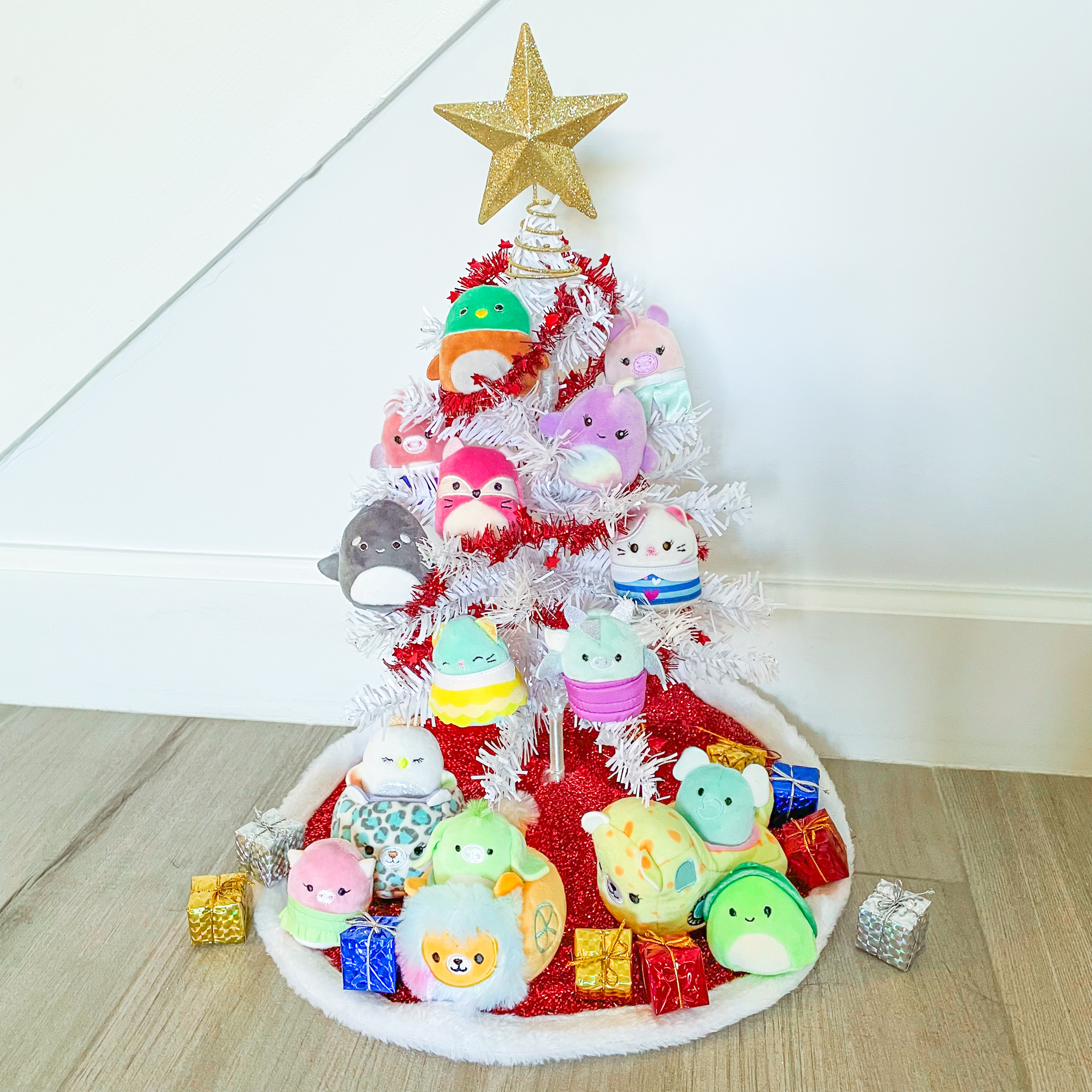 Squishmallows on X: "Did you know your @Squishville Squad makes perfect Christmas tree ornaments? Take a photo of how you decorate, and tag us! ⭐️ # Squishmallows #Squishville https://t.co/F7PmahNRy2" / X