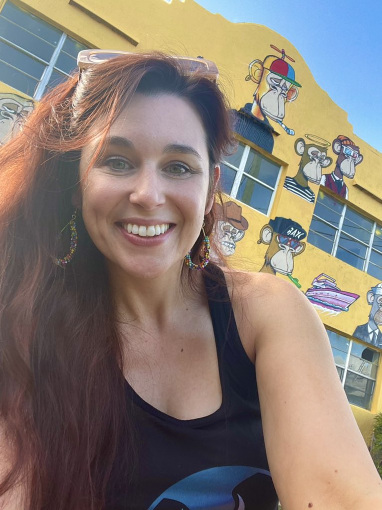jengrand8's tweet photo. Gm ☀️ I’ll get back to landscapes eventually, but still can’t get over all the mural art at Basel 🔥

#BAYC #ArtBasel2021 #artbasel #nfttakeoverbasel #nftbasel @nftbasel https://t.co/9b3MlHfLNI