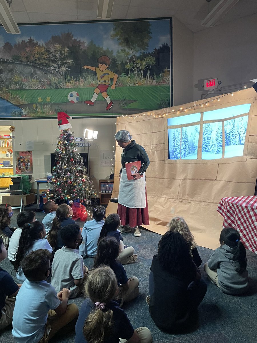 RussellElReads's tweet photo. Holiday Story Time is always fun. Since we couldn’t have hot chocolate this year, we made bookmarks. #RussellESchool #CCSDLibMedia #CobbSchools #CCALMS https://t.co/zScqC4Rof8