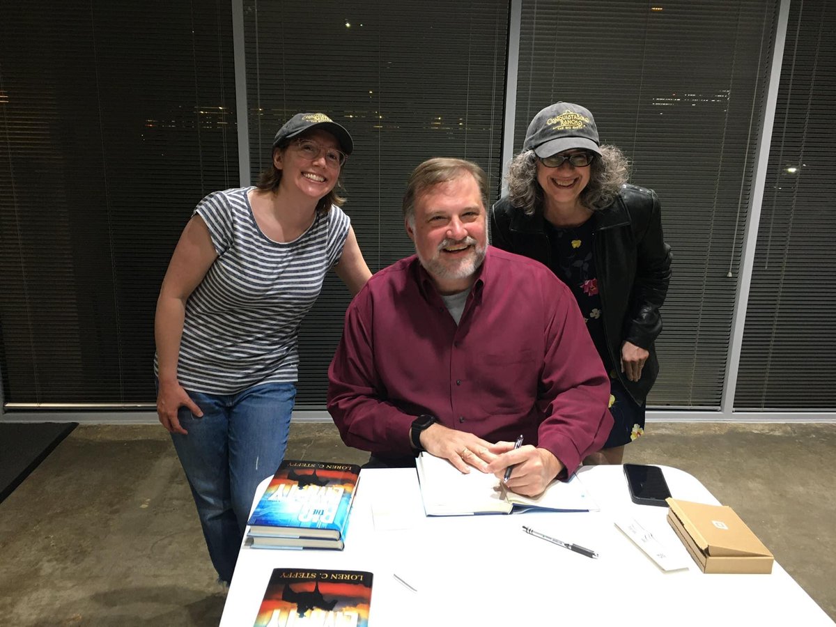 lsteffy's tweet image. Fun time catching up with old friends at last night’s Houston book signing for #TheBigEmpty.  @PublishingCreek @TAMUPress @LoneStarLit #newbooks #booksigning