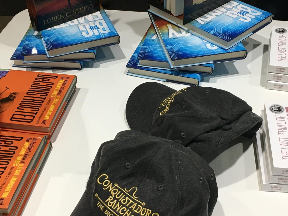 lsteffy's tweet image. Fun time catching up with old friends at last night’s Houston book signing for #TheBigEmpty.  @PublishingCreek @TAMUPress @LoneStarLit #newbooks #booksigning