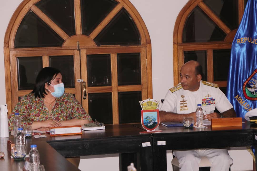 ArmadaFANBVzla's tweet photo. 🔴1/2 Cmdte Gral de la @ArmadaFANBVzla ALM @Alexjvb44
acompañado de la Diputada de la @Asamblea_Ven, MG Gloria Castillo, presiden Reunión de la Comisión Permanente de Seguridad y Defensa de la Nación, donde discuten la Ley de Defensa y Salvaguarda Naval de los Espacios Acuáticos. https://t.co/lISgrRYlyo