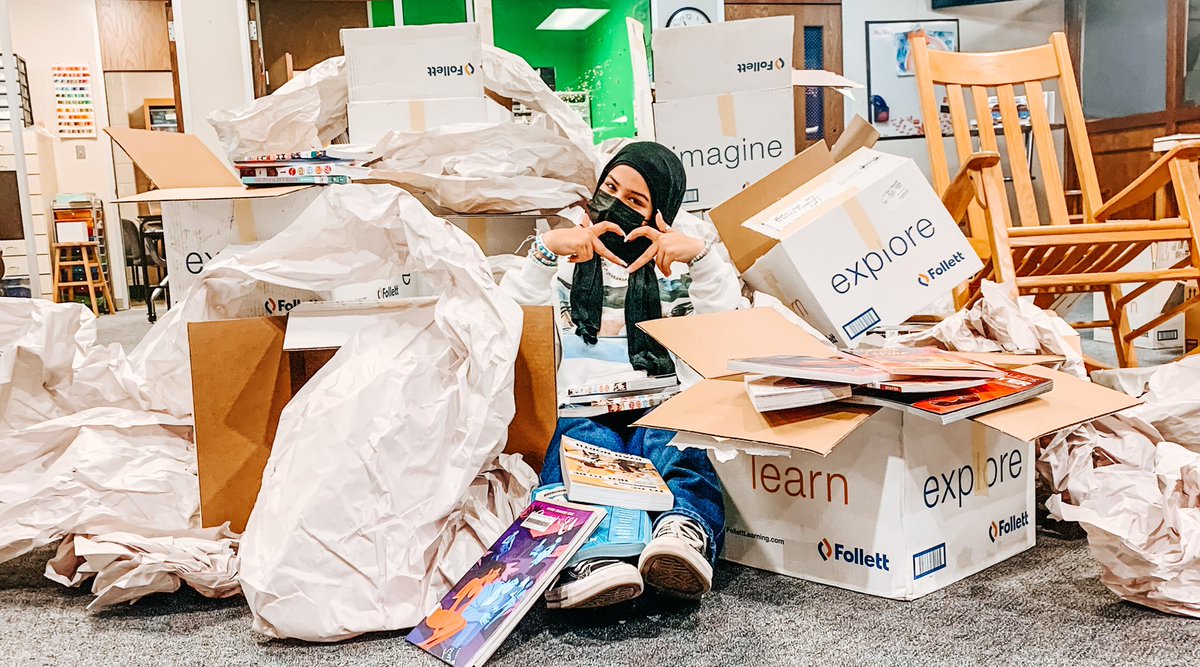 HermLibrary's tweet photo. Books, Books, and more Books! New book alert 🚨and we couldn’t more excited! Come to the library and check one out. #HermReads @DrJackson_EDU @hcpslib https://t.co/GdgBYinvfU