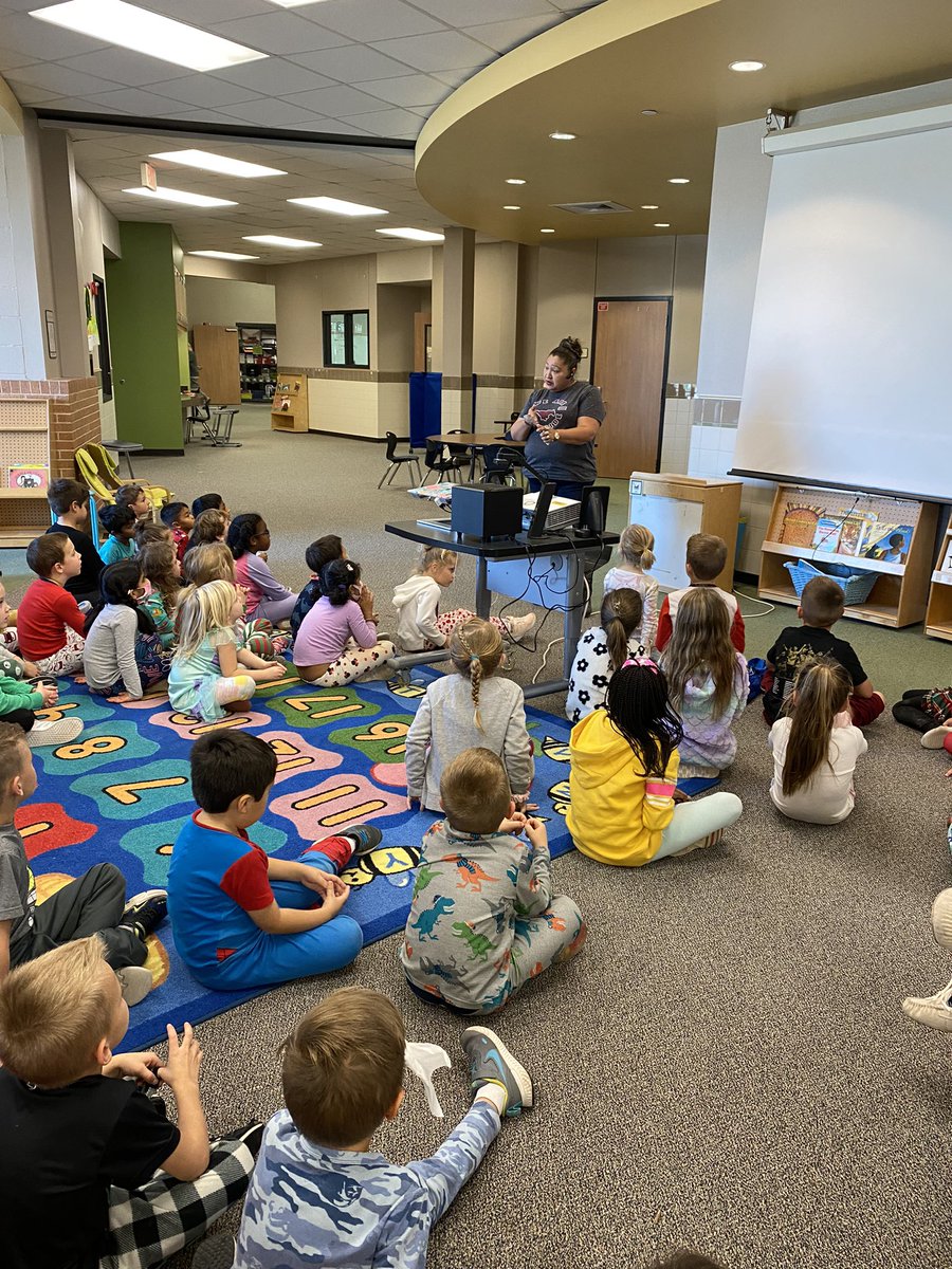mrswkinders's tweet photo. We have been learning about holidays that are celebrated in our community.  Today we learned about Las Posadas and enjoyed tamales that Ms. Martha, one of our custodians, made for us. @Parkside_ES #Parksidestrong https://t.co/BNlkJyHwkk