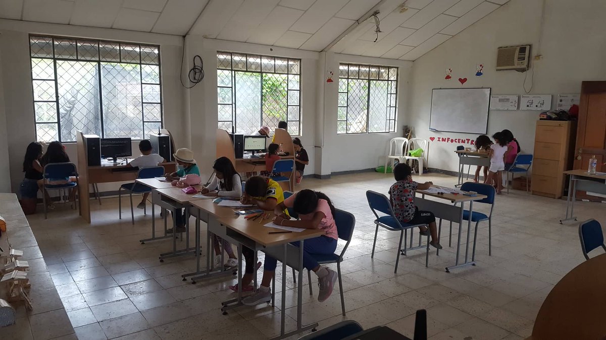 InfoGarzareal's tweet photo. Continuamos haciendo lo que mejor sabemos hacer apoyar a la ciudadanía niños, jóvenes y adultos día tras día capacitando para mejorar sus habilidades y destrezas de manera gratuita con una atención de calidad y calidez.  #Facilitador #infocentrosloja #Infocentros https://t.co/wiPVCediw9