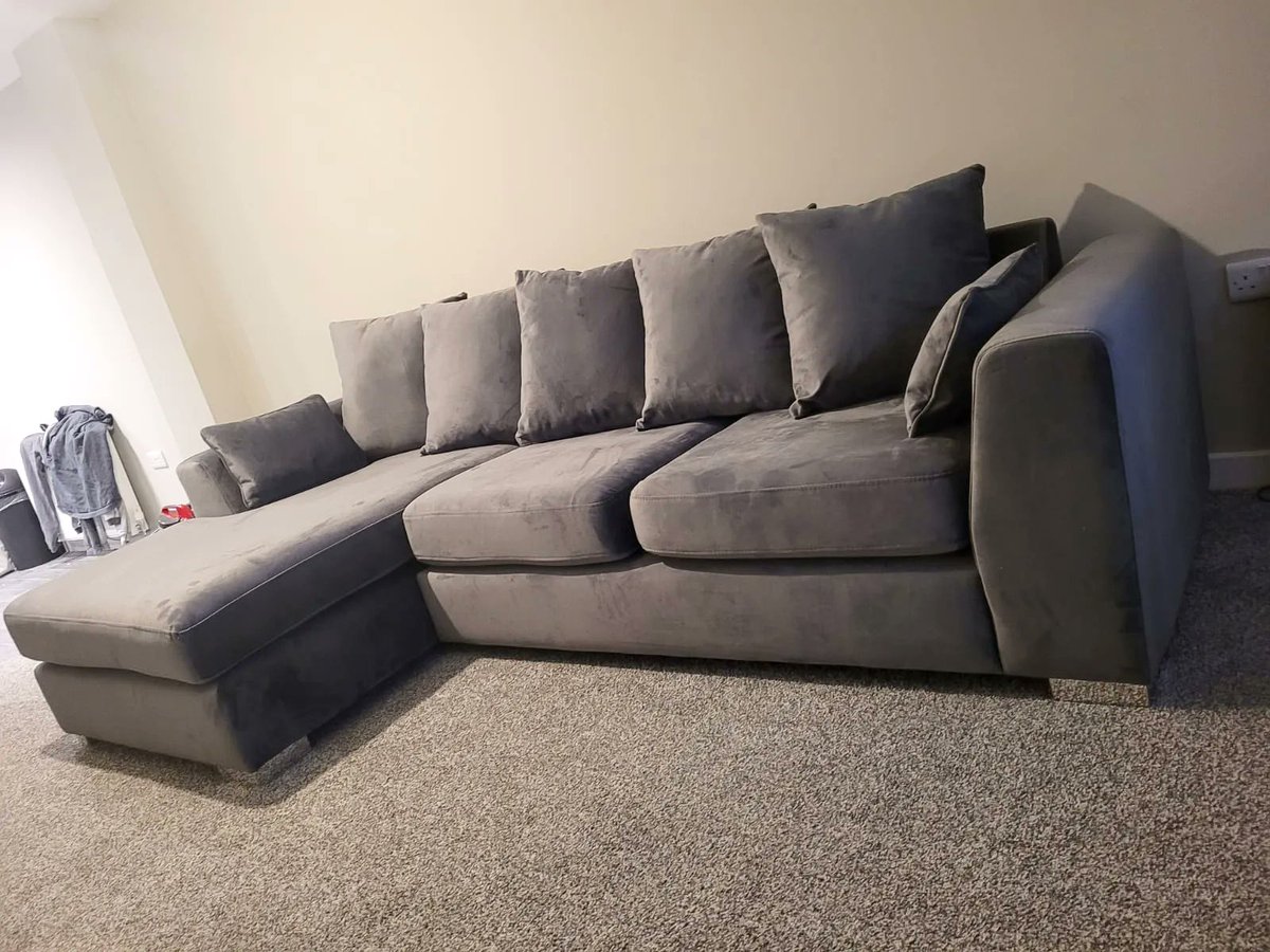 The Madeira velvet sofa in steel🤩 This range is available in left hand or right hand options and also in stock in marine blue💙 
🏷️ Madeira Steel Left Hand Corner