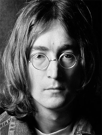 Cómo no destacarlo a él 🤍

Un día como hoy, el tremendo John Lennon fue asesinado. Todo esto fue 3 semanas después de su retorno a la música.

Su legado, siempre en nuestros corazones 👏
#SomosLa10 🎧