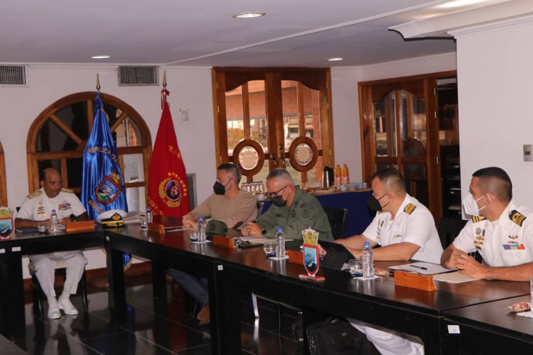 ArmadaFANBVzla's tweet photo. 🔴#AlMomento || 2/2 A la Reunión de la Comisión Permanente de Seguridad y Defensa de la Nación, que se lleva a cabo en el Comando General, también están presentes el @AB_DNAOP_, VA Carlos Martín, el Diputado ALM @Alessandrellove y demás representantes de la referida Comisión. https://t.co/TPLkqwRonz