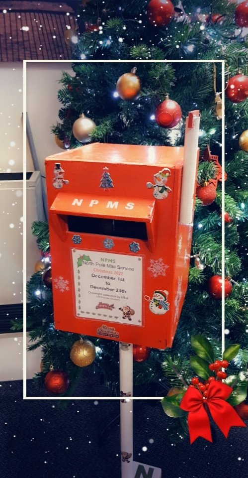 🎅🏼❄🎄We have a gorgeous Christmas post box in our coffee bar area for children to post their letters to Santa 🎅🏼 The post box will be here for the next week then it will be off to visit another home.🎄❄🎅🏼