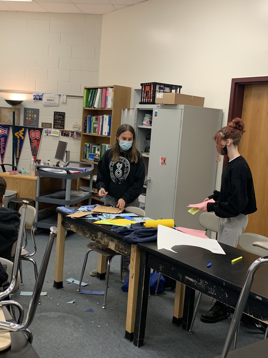 LippyScience's tweet photo. Decorating doors for the winter door decorating contest! #advisory #wearemcdougle #snowflakes https://t.co/03Ip7MStbr