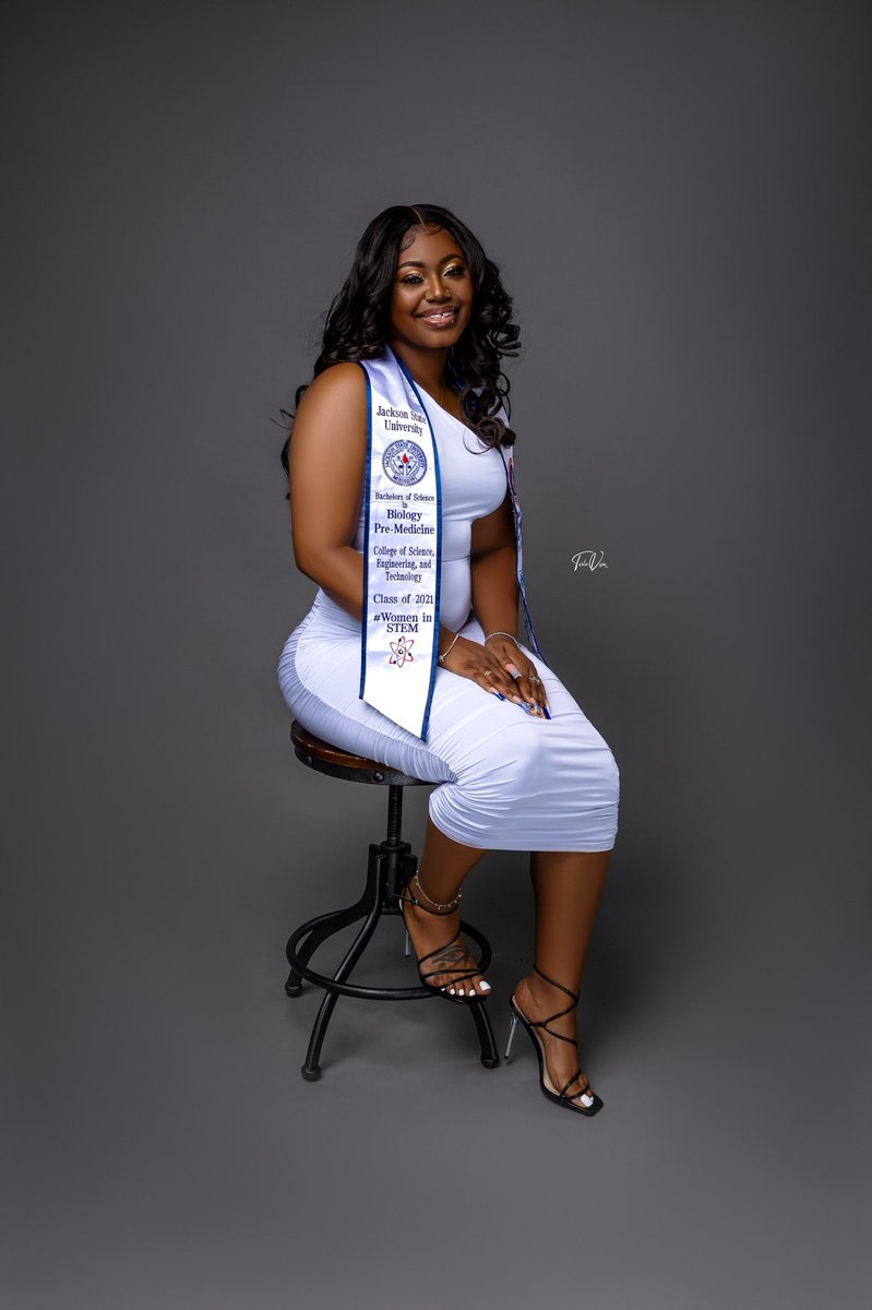 kaykessss's tweet photo. βThere is no limit to what we, as women, can accomplish.β
-M.Obama
β’ 2 more days ! ππΎ
#JSU #THEEiLove #jsugrad #jsualumni #HBCUgrad https://t.co/NGokDpSeem