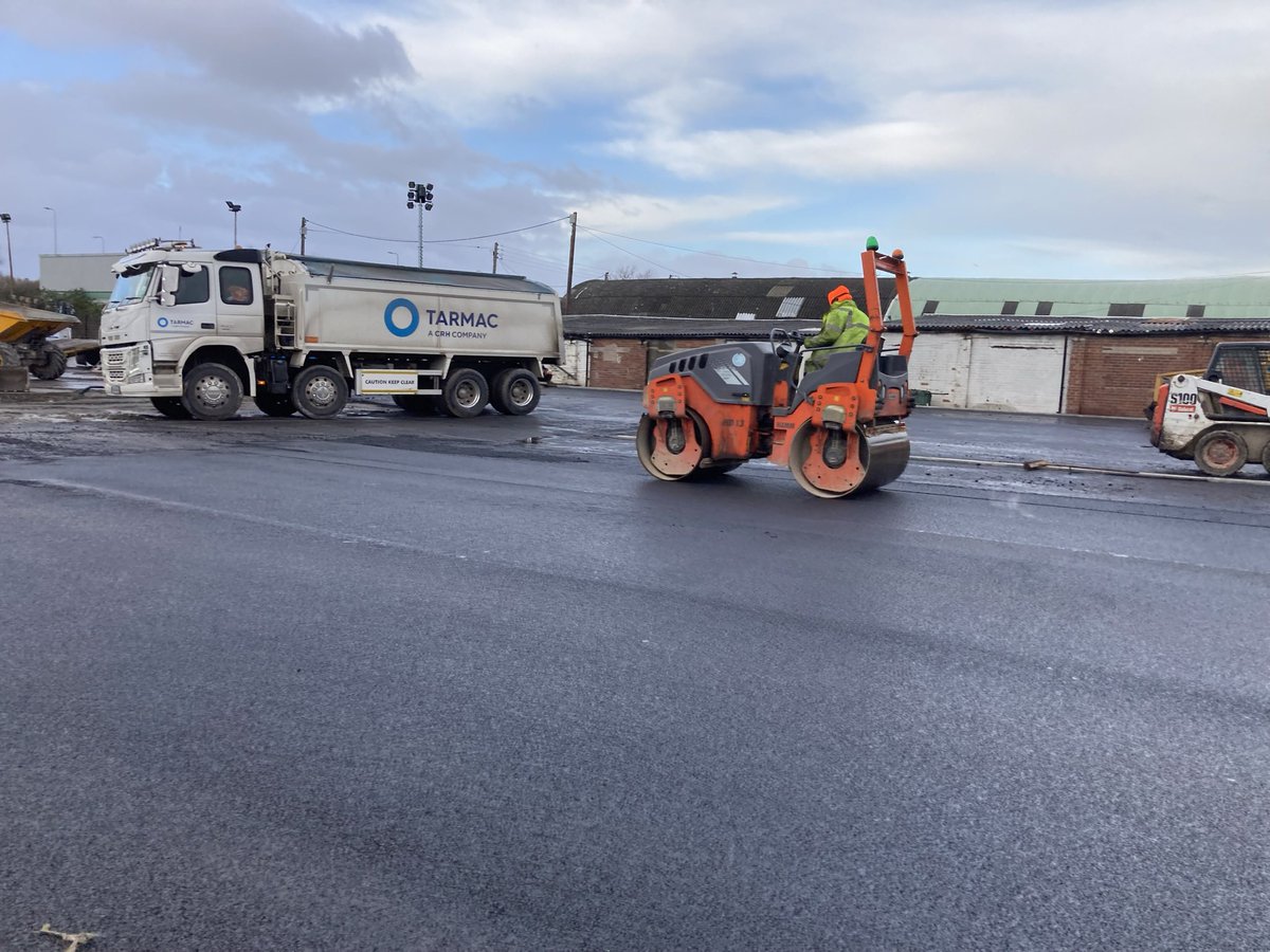 ben53e's tweet photo. Tarmac! #nomorerain #nocoldweather. https://t.co/O6K8pNGGKQ