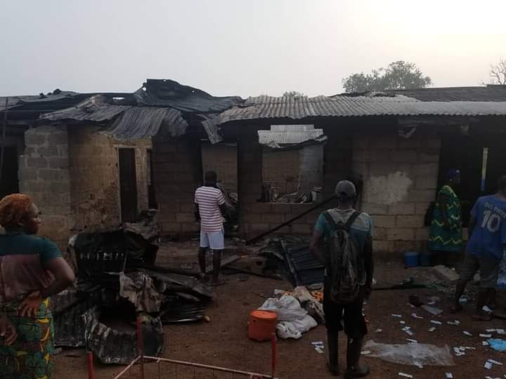 FabianoDeco2's tweet photo. In #BachuoNtai village, the LRC unprofessional army set numerous homes ablaze in another trademark event.Their frustration isn't only making them go mad but a sign of their eminent end.For how long will the int'l comm remain silent?@hrw @Reuters #EndGenocideInSouthernCameroons https://t.co/7YVCBcmYkk