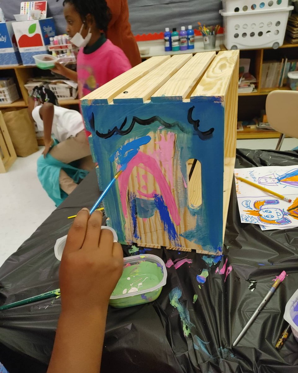 loopitupsav's tweet photo. So wonderful + INSPIRED! The amazing artists at Shuman Elementary are off to a beautiful start w/ their book box libraries! 💞🎨📗 Once we finish painting, each student fills their box w/ books to take home! @ShumanScholars @SCCPSS_T_Team
@ShumanPrincipal #LoopingLiteracyTogether https://t.co/DF2UeadCX6