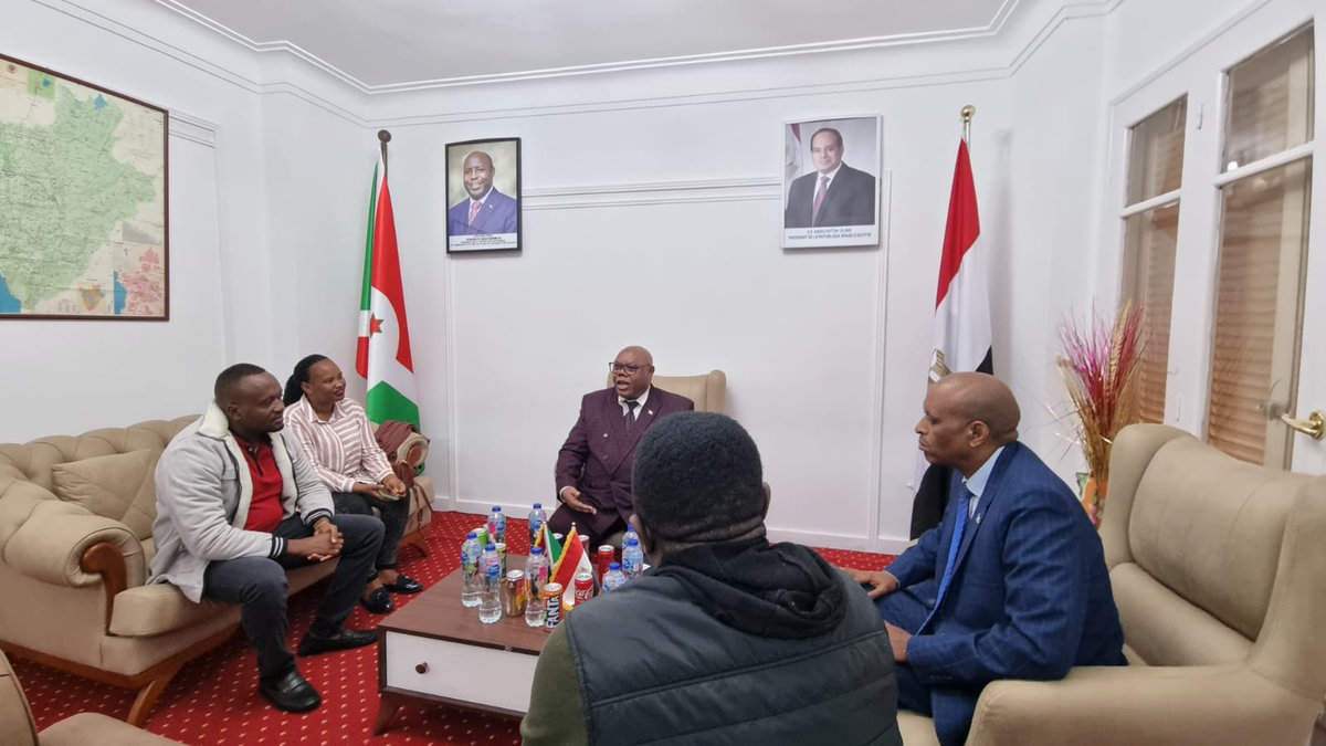 BurundiEgypt's tweet photo. 8/12 #ABASSI) Opérateur économique, #expérimenté en vente #sel au Bdi🇧🇮, accompagné de son #Epouse on été reçus par l'Amb @Rach. Amb #encourage tous les investisseurs bdais pour le développement #économique du #pays et, reste #disponible à tout le monde @MAEBurundi @MinCommerce https://t.co/MCqlhvOftr