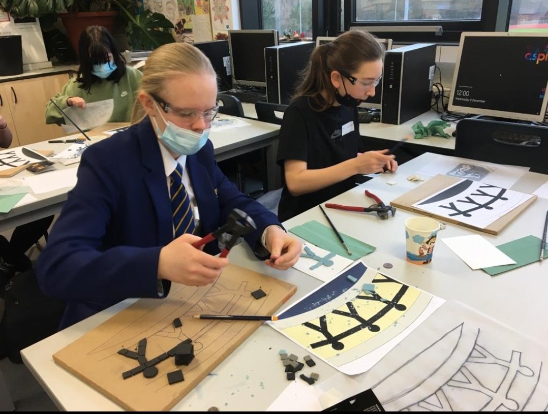 The Alan Potter mosaic got underway today and pupils have made great progress with the new school mosaic. More pics to follow! <a href="/BrodiesLLP/">Brodies LLP</a> <a href="/friendsofrsa/">Friends of the RSA</a> #schoolaward <a href="/Greenfaulds_HS/">Greenfaulds HS</a>