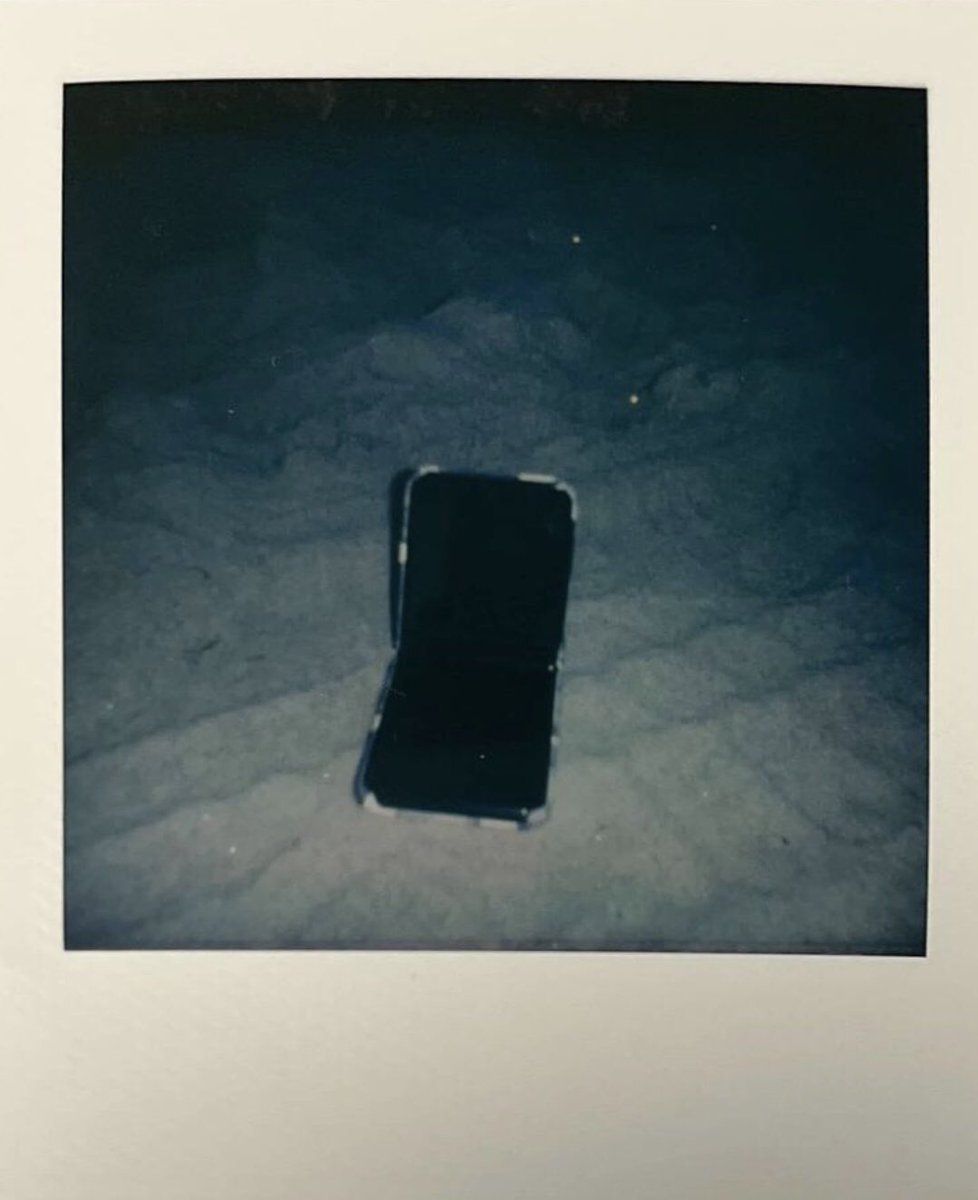 HOSEOKENERGY's tweet photo. THIS WAS THE POLAROID SHOT EVERYONE OMG https://t.co/a8I4jxooZY