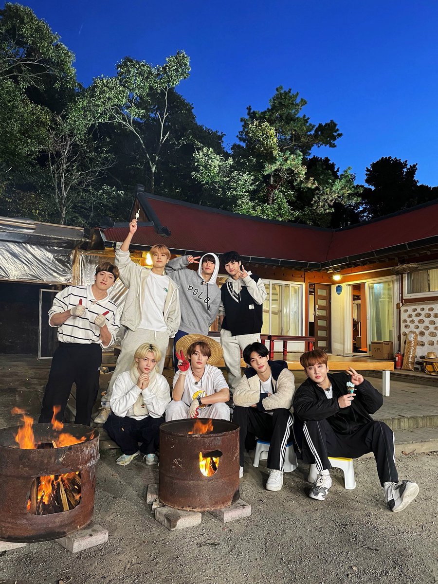 last day of voting! let’s give it our all stays! 

for stray kids! 
mama.mwave.me