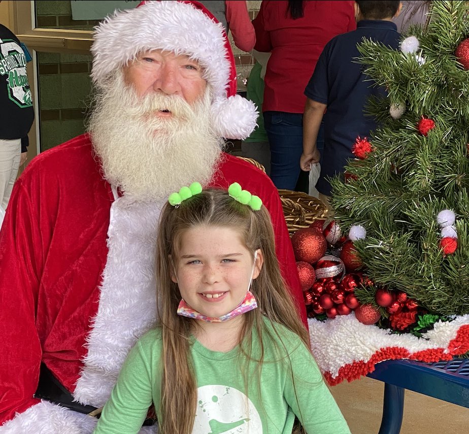 PSE proud of Santa for visiting his first grade grandchild, Amelia at lunchtime today!❤️❤️
HO HO HO