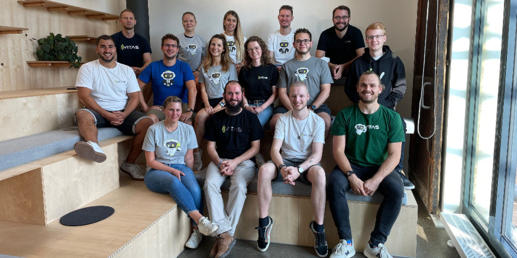 TH_Nuernberg's tweet photo. Sechs Start-ups haben sich in die "Höhle der Studis" gewagt! Die Gründungsteams von @zollhofHQ haben ihre Unternehmen unseren Informatik-Studierenden vorgestellt, die in die Rolle von potenziellen Investorinnen und Investoren geschlüpft sind: https://t.co/pWDlg8RGDI https://t.co/eHHGYbqwiM