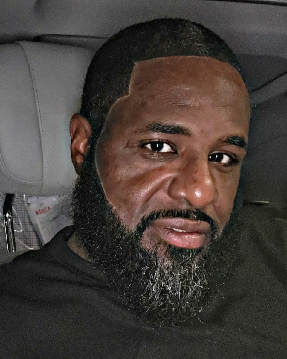 kunluv's tweet photo. So #LILKUN kept saying I was bald and my hairline was on the run... teasing me smh ππ€£ I realized that since he is 15 (almost 16) has has never seen me with ALL my hair and a LINE.
He gonna learn today! πππ I'm good over here...
#KUN51
#Kunluv
#BigKun https://t.co/cpzMvxpPUy