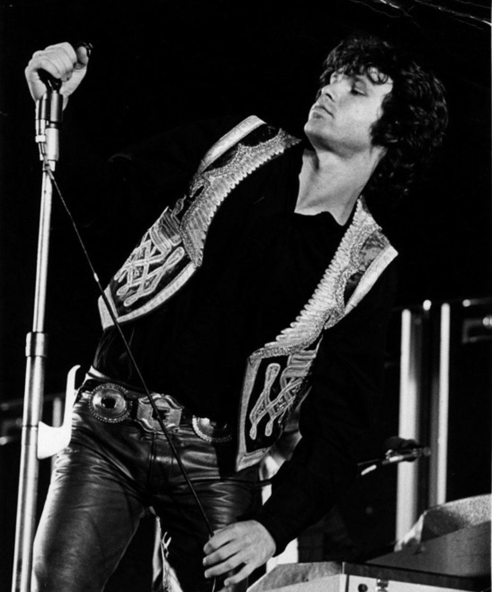1047hit's tweet photo. "Riders on the storm
Into this house, we're born
Into this world, we're thrown" 🎶
Hoy recordamos al legendario @JimMorrison en lo que hubiese sido su cumpleaños #78. 🖤 #lizzardking #mrmojorisin 🐊 https://t.co/hfbRFEzgq2