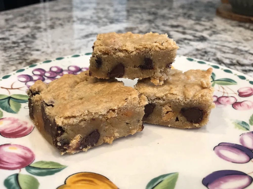 MandMHitTheRoad's tweet photo. Raise your hand if you like brownies??
These blonde brownies are a great and easy way to celebrate this wonderful day! 

#nationalbrownieday #brownies #ilovebrownies #blondebrownies #blondies #rvbaking #rvcooking #easyrecipes #getinmybelly #fmca #mandmhittheroad https://t.co/d3VVznSqU0