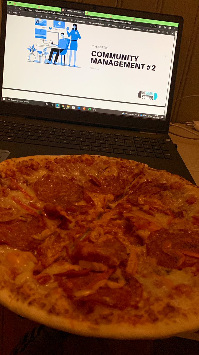FlorianG_CM's tweet photo. Parce que la vie de #CM ça creuse… 🍕
#twoB3 https://t.co/fkpe1xbV2i