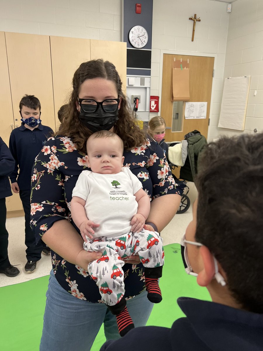 Our tiny teacher in action yesterday!💚 <a href="/RootsofEmpathy/">Roots of Empathy</a> @mskellyHCDSB <a href="/HolyRosaryM/">Holy Rosary, Milton</a> #WeAreHRM