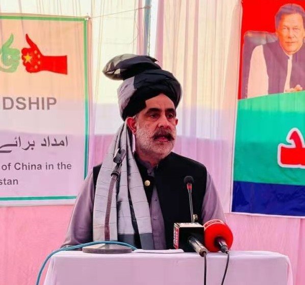 AmbNong's tweet image. With kind assistance from @SahibzdaSultan and @MinistrySafron,  #Afghan refugees in different areas of Pakistan get food packages gifted by the Embassy @CathayPak. China-Pak cooperation in this regard will make this winter warm for Afghan people.