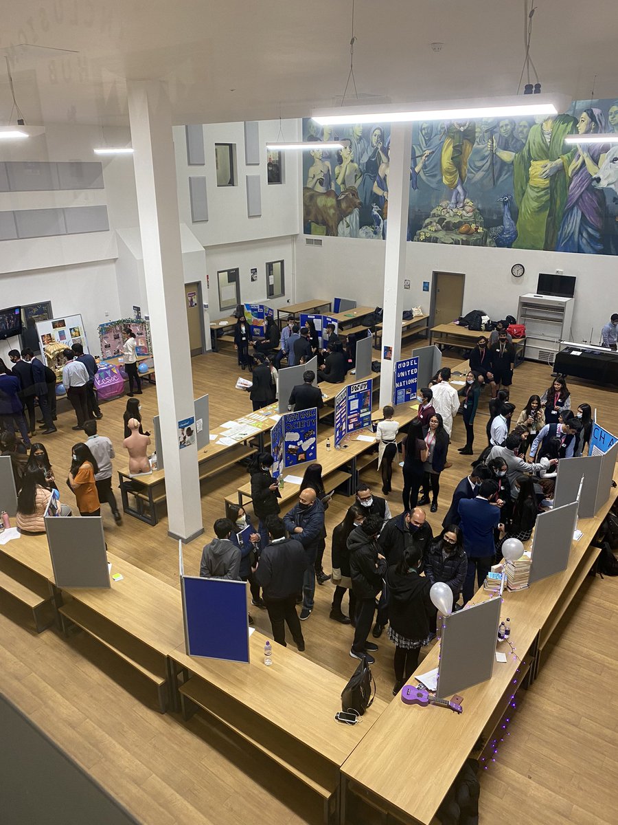 avanti_house's tweet photo. #6thFormOpenEvening #societies #buzz #theavantiway https://t.co/cMiOr118YX