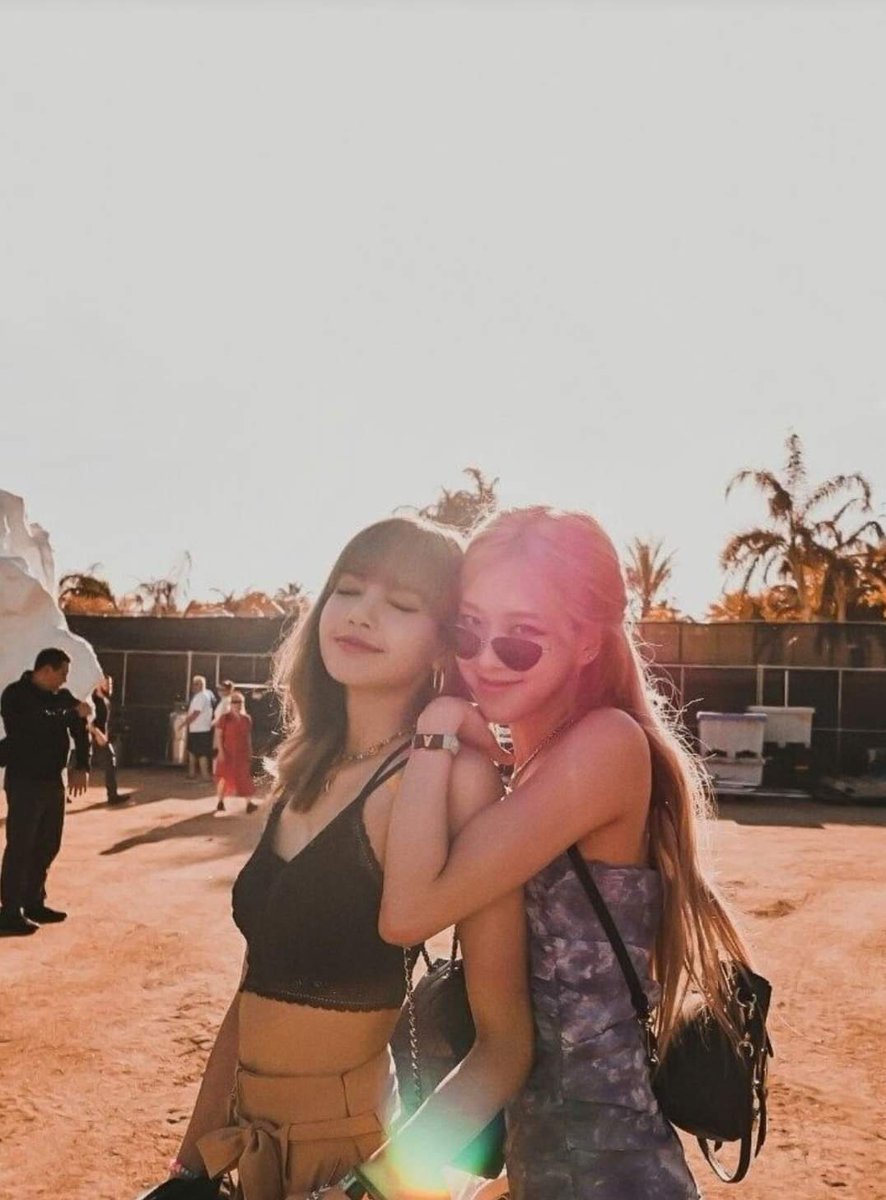 Thank you in advance for those who worked really hard for this, salute to all of yoouu 💗

OUR CHOICE IS ROSÉ
Valid vote
#MAMAVOTE #rosé