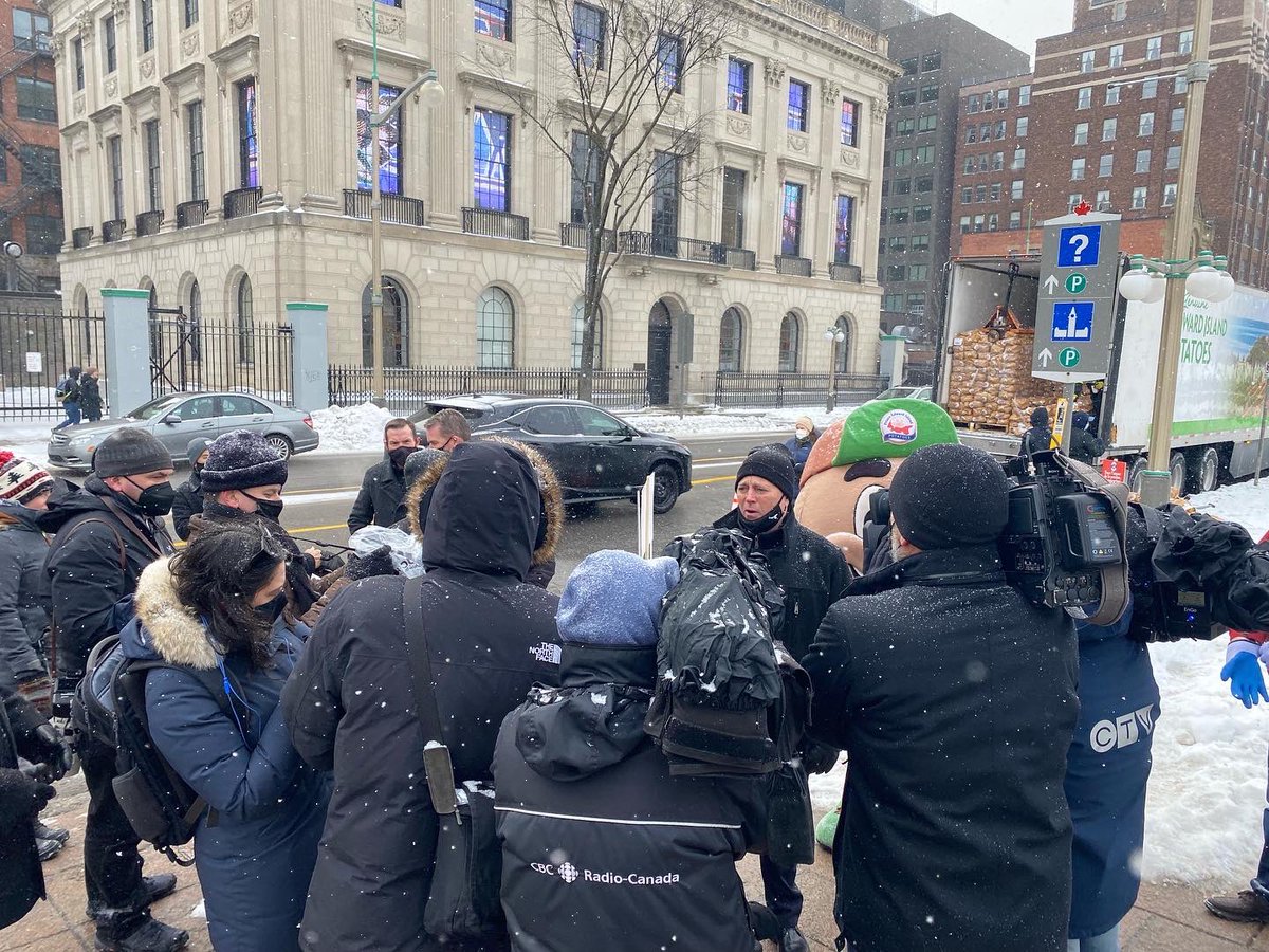 dennyking's tweet image. We’re here in #Ottawa today with Minister @BloyceThompson for a full day of meetings about the Potato Trade Issue. Our friends from the @PEIPotatoes Board are here too - handing out the best potatoes in the world on Parliament Hill 🥔