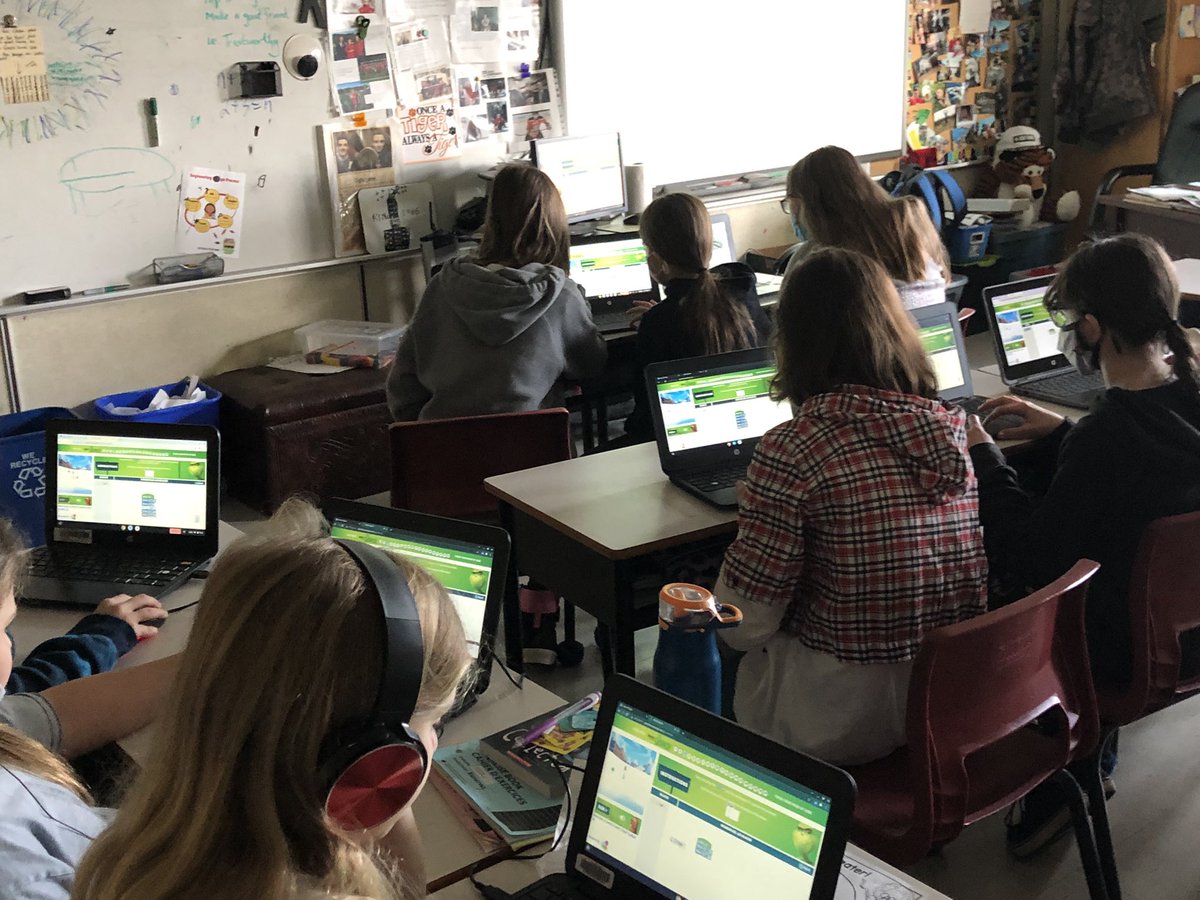DrTechSpratt's tweet photo. #HourOfCode with the #Grinch as we learn about #Algorithms and #blockcode @nltatesic @NLESDCA #CodeNLESD #csedweek2021 @StMattsTigers https://t.co/YuKxRJYyGm