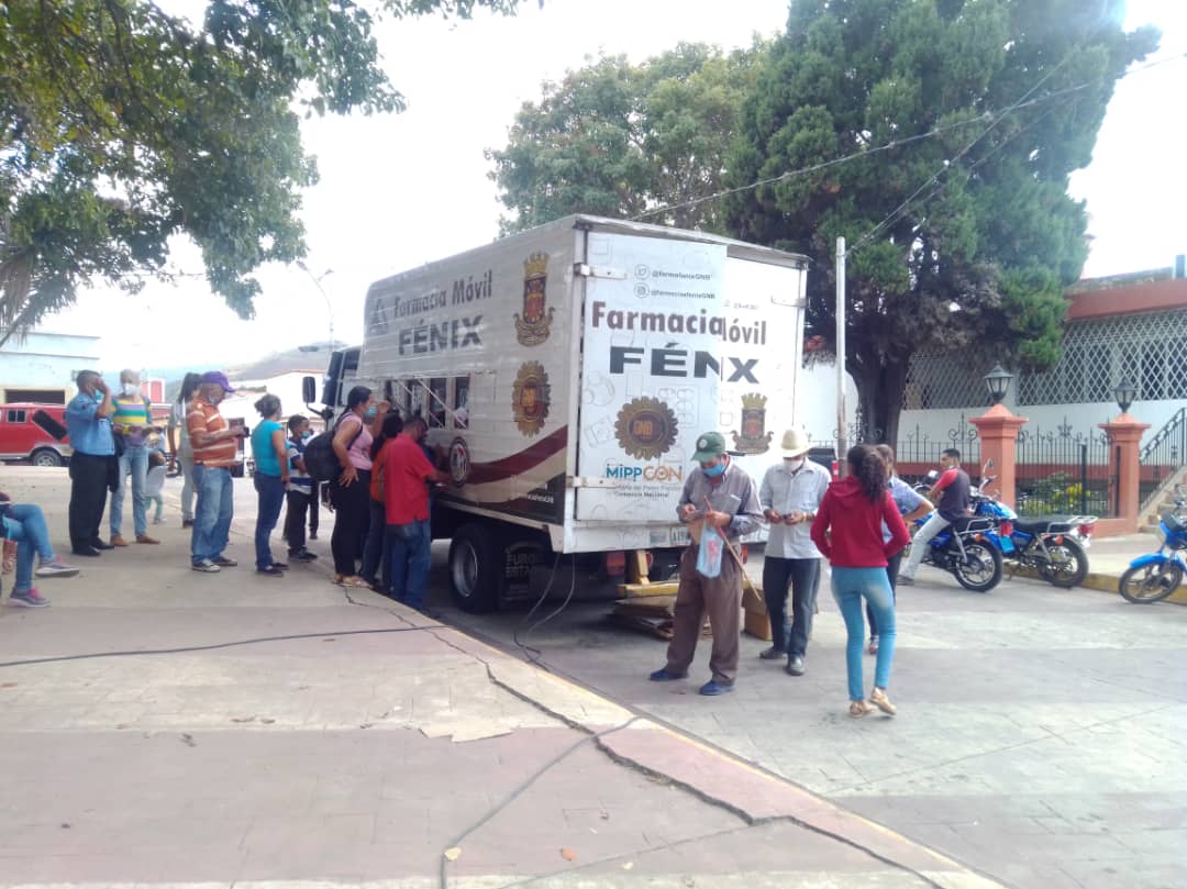 Clapyacambu2's tweet photo. Farmacia Fénix en nuestro Municipio, seguimos avanzando trabajando para el pueblo gracias a nuestro presidente @NicolasMaduro y nuestro gobernador @AdolfoP_Oficial #SoyComunicadorClap https://t.co/wYDlskQBOl