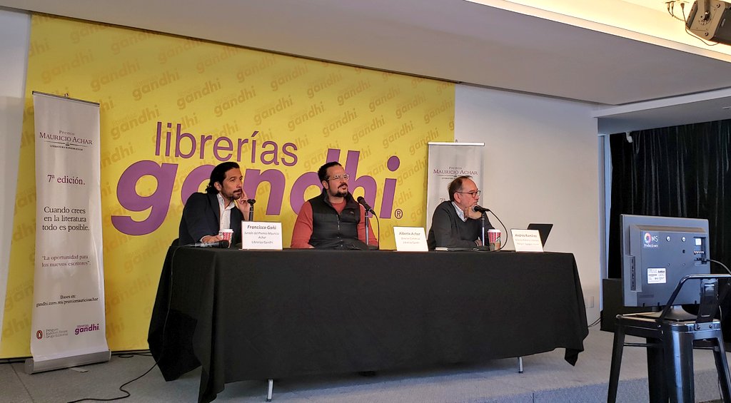 Langosta_Lit's tweet photo. Este año para el #PremioMauricioAchar se recibieron 167 manuscritos, de los cuales 6 fueron finalistas. MUERTE DE UN NAWAL de @AjoloteVagando será editado por el sello #LiteraturaRandomHouse de @penguinlibrosmx en abril de 2022. https://t.co/oNGOhq2OXv