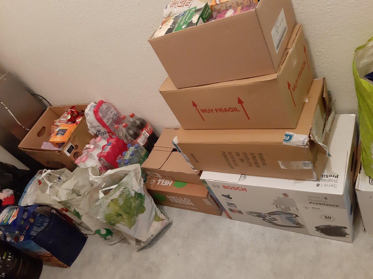 CEcosolidaire's tweet photo. Un mercredi après midi dédié à la collecte alimentaire pour notre prochaine maraude de Noël solidaire au côté de @assounited à Cergy. Merci de nous permettre de rencontrer  chaque année vos bénéficiaires.#marauders #Noel #solidarite #collegiens @M_Rembliere @AntoineQuinio https://t.co/E8JfaVdsG6