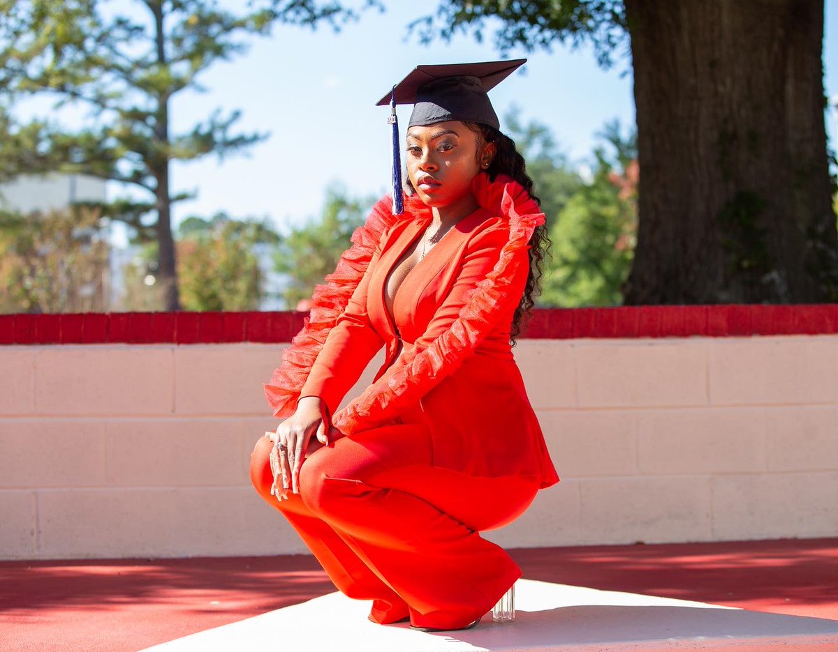 zhanealice_'s tweet photo. Alumna Status Loading ππ©πΎβπ
December 11th 2021 π
I achieved many goals & made many accomplishments while at Elizabeth City State University! My time at ECSU is shortly coming to an end, now itβs time to enter Miss. Garrisonβs Classroom π https://t.co/xu2KqVxJJC